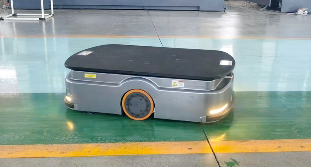 终结“撞机恐惧症”：山东北一AMR潜伏式搬运机器人如何用±5mm精度重塑搬运安全边界